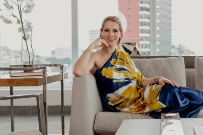 Si tú también te mueres por saber cuanto cuesta y donde conseguir la bolsita de de la primera dama ecuatoriana. Esta es la información que necesitas