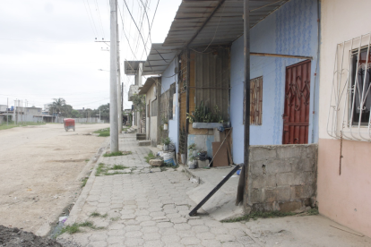 Sujetos armados arremeten contra 3 miembros de una familia en el interior de un inmueble ubicado en la Coop. Fuerza de los Pobres.