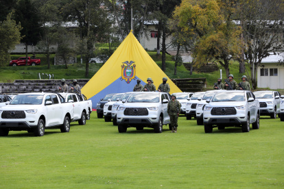 Proceso. En la ciudad de Quito se entregó 70 camionetas para potenciar los trabajos contra el crimen organizado.