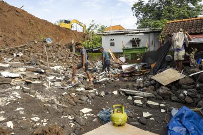Vista de los destrozos causados por un deslizamiento de tierra en Bali.