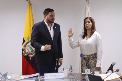 El presidente Andrés Fantoni tomó el juramento de Yadira Saltos como nueva vicepresidenta del CPCCS.