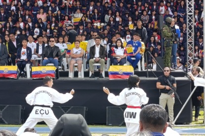 El presidente-candidato  inauguró los Juegos Intercolegiales en el estadio Fernando Guerrero.