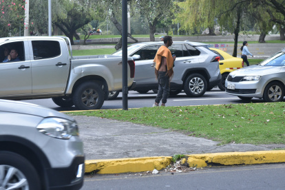 La Carolina. Las personas han encontrado refugio temporal en este lugar y piden dinero a sus alrededores