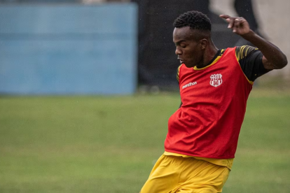 Jhonny Quiñonez se sumó a la pretemporada de Barcelona en Manta