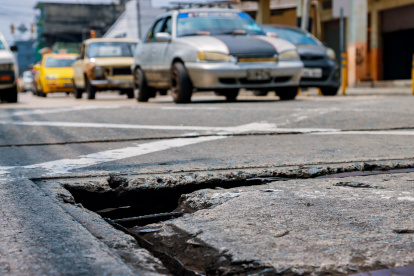 Arreglos serán por fisuras en las calles.