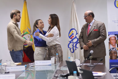 La nueva mayoría del CPCCS, conformada por integrantes de la denominada Liga Azul, durante la sesión de este miércoles 22 de enero.