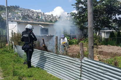 Los agentes realizan patrullajes y, cuando observan las quemas, obligan a apagar las llamas.