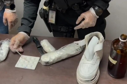 Un extranjero fue capturado en el aeropuerto Mariscal Sucre por intentar llevar droga camuflada en sus zapatos