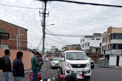 En el norte de Quito se registro un choque entre una camioneta y un motociclista.
