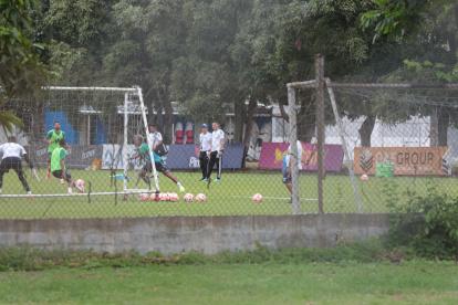 Jorge Célico en su primer entrenamiento como DT de Emelec.