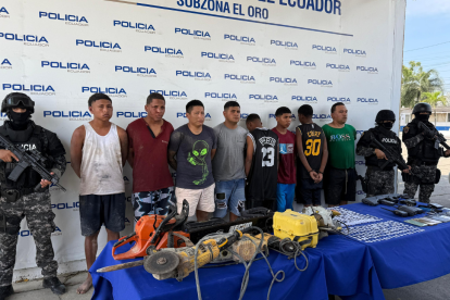 Son ocho los sujetos que fueron detenidos tras la intervención policial.