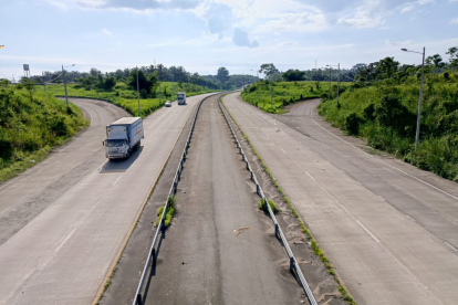 Las juntas en los puentes se han convertido en un peligro para los conductores.