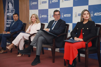 Eduardo Peña brindó una rueda de prensa sobre las acciones realizadas en el IESS.