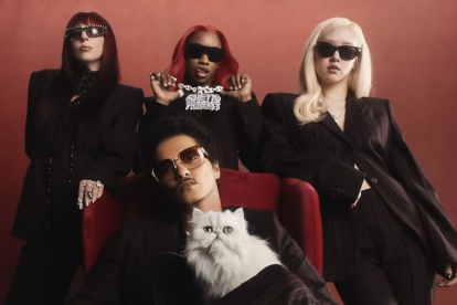 Bruno Mars junto a Lady Gaga, Sexyy Red y Rosé en la canción "Fat Juicy & Wet".