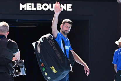 Novak Djokovic se retiró del Abierto de Australia luego de sufrir una dolencia