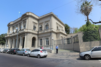 Buenos Aires. Vista del edificio principal del hospital Laura Bonaparte.
