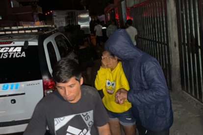 Desesperación. Familiares de la víctima exigen justicia y buscan a la niña