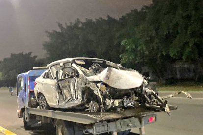 Así quedó uno de los carros tras el accidente registrado la madrugada de este 25 de enero en La Puntilla, Samborondón.