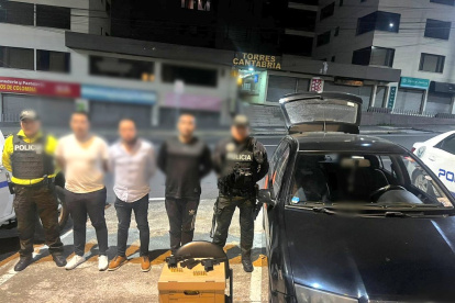 La Policía también retuvo un vehículo con fines investigativos.