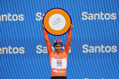 Jhonatan Narváez y su festejo tras coronarse campeón del Santos Tour Down Under.