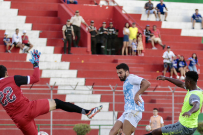 Emelec sacó un empate 2-2 ante Manta.