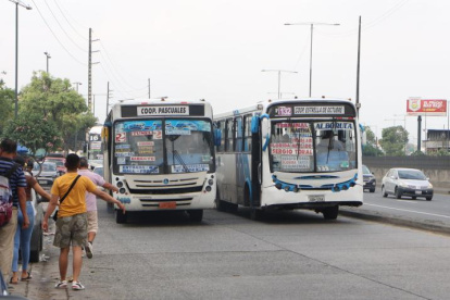 La transportación pública de Guayaquil es ineficientes, según los usuarios.