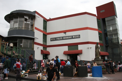 Según el informe, en el CC. Hermano Miguel hay 158 locales sin documentos de adjudicación o alquiler.