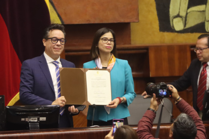 Roberto Romero von Buchwald fue oficializado como Superintendente de Bancos. La legisladora Esther Cuesta presidió la sesión de la Asamblea Nacional, este lunes 27 de enero.