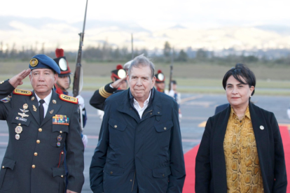 Edmundo González Urrutia, autoproclamado "presidente legítimo" de Venezuela, llega a Ecuador para reunirse con Daniel Noboa.