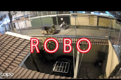 Una cámara de videovigilancia captó el momento del robo a una pareja en Los Almendros, sur de Guayaquil, la noche de este lunes 27 de enero.