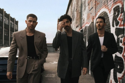 La agrupación realizará una película con Disney