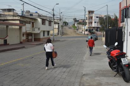 AMBATO. EN TIEMPO DE LLUVIAS LAS CALLES SE LLENAN DE AGUA POR EL SISTEMA DE ACLANTARILLADO QUE COLAPSA. AG-EXTERNO