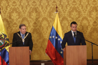 Edmundo González fue condecorado por Daniel Noboa, durante la visita que hizo el líder opositor de Venezuela a Ecuador.