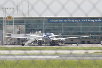 Al aeropuerto de Guayaquil llegaron ecuatorianos deportados por Estados Unidos.