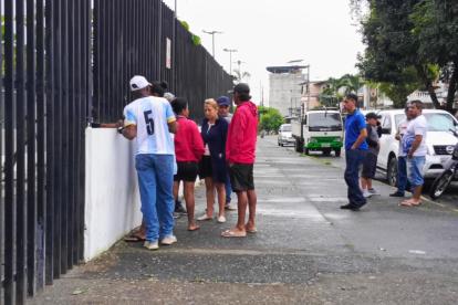 Muertes. A la morgue acudieron allegados de ciudadanos asesinado en Quevedo.