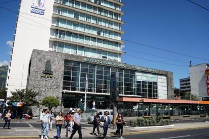 Las personas pueden afiliarse al IESS desde sus 15 años de edad.