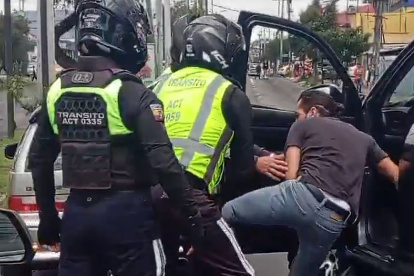 Un conductor intentó darse a la fuga cuando agentes de tránsito realizaban un operativo