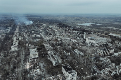 Edificios muy dañados en Chasiv Yar, región de Donetsk, en medio de la invasión rusa de Ucrania.