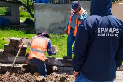 Imagen referencial. Personal de la Empresa de Agua arregló el daño de la válvula para restituir el servicio.
