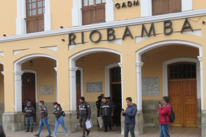 Los concejales fueron trasladados al Comando de Policía #6 luego de rendir sus versiones.