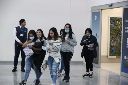 El martes pasado llegó un grupo de migrantes ecuatorianos a Guayaquil.