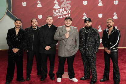 Fans los señalan por estar apoyando a presidente de EE. UU. Donald Trump.