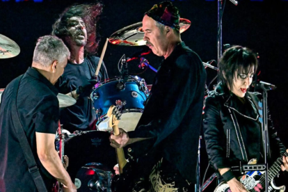 Nirvana durante su presenctación en el concierto benéfico Fire Aid el 30 de enero de 2025.