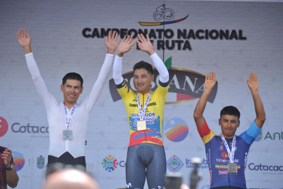 Jefferson Cepeda, ganador de la contrarreloj en la categoría masculina, se prepara para su debut internacional con Movistar Team tras su victoria en Imbabura.