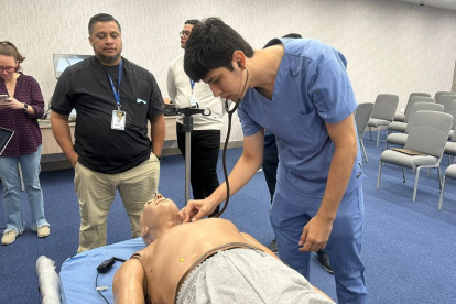 Simulación. Los estudiantes de medicina de la UCSG podrán realizar prácticas con los artefactos de simulación.