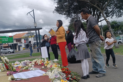 Homenaje. Dos pequeños niños perdieron la vida en un parque infantil mientras jugaban en el espacio.