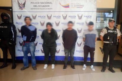 Tras un operativo se logró la aprehensión de cuatro sospechosos por el robo de un vehículo en el norte de Quito