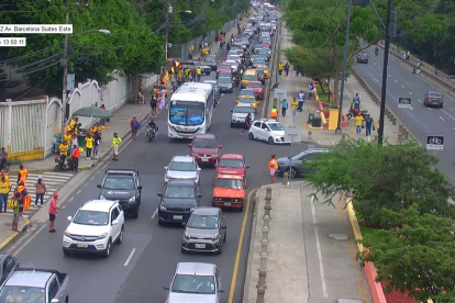 Tráfico en la av. Barcelona por la Noche Amarilla.