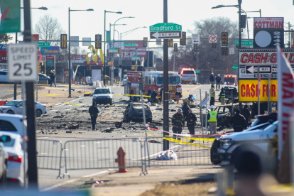 Burlington (Usa), 01/02/2025.- Police and emergency services work at the cordoned-off scene of a plane crash east of Cottman Avenue towards Roosevelt Boulevard in Northeast Philadelphia, USA, 01 February 2025. A statement from the Philadelphia Mayor"Äôs Office confirmed that all six people on board died in the crash on the night of 31 January. (Filadelfia) EFE/EPA/MIGUEL MARTINEZ
