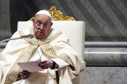 Vatican City (Vatican City State (holy See)), 01/02/2025.- Pope Francis presides over the Vespers on the Feast of the Presentation of the Lord, in Saint Peter"s Basilica, in Vatican City, 01 February 2025. (Papa) EFE/EPA/ANGELO CARCONI